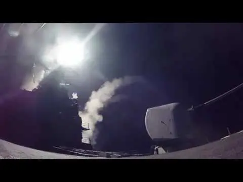 بالفديو استهداف مطارا عسكريا سوريا بـ 59 صاروخا من طراز توماهوك