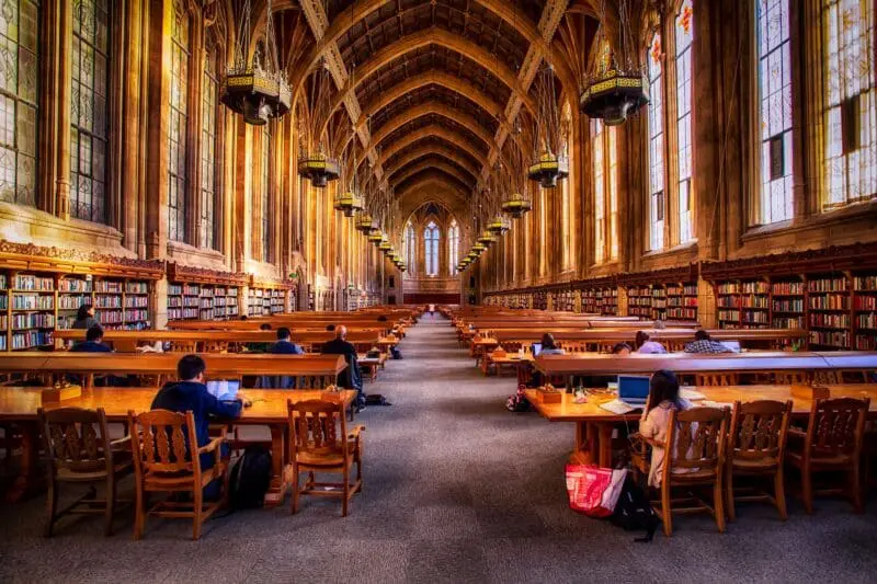 جامعة هارفارد الأمريكية تتحول للتعليم الافتراضي بسبب كورونا