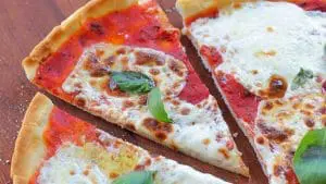 البيتزا Pizza اصولها وتاريخها وصناعتها