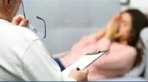 طبيب تجميل يغتصب خمس نساء