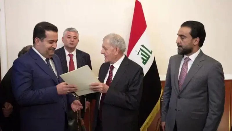 رئيس مجلس الوزراء العراقي هو رئيس الحكومة العراقية والقائد العام للقوات المسلحة العراقية