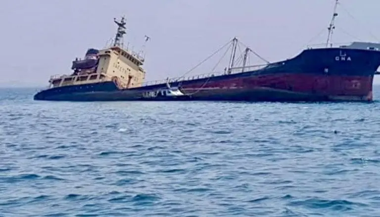 جنوح سفينتي نفط إحداهما عراقية في ميناء عدن باليمن