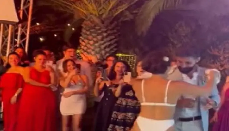 عروس تونسية ترقص بالبكيني