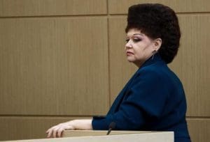 تسريحة شعر غريبة لعضوة مجلس الشيوخ الروسي فالنتينا بيترنكو