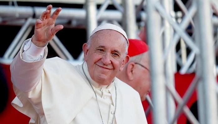 البابا فرنسيس يصل البحرين ودعوته لإثارة ملف حقوق الانسان