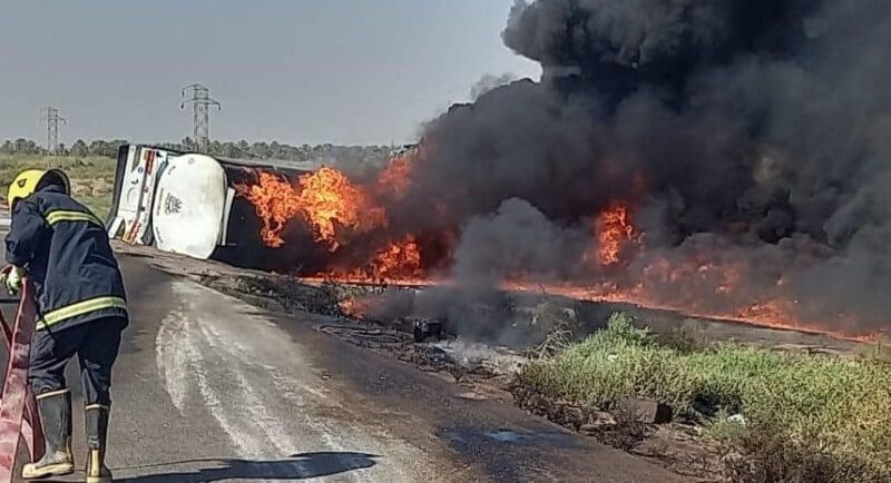 الدفاع المدني يخمد حريق في صهريج وقود قبل انفجاره في بابل