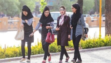 البرلمان والقضاء الايراني يراجعان قانون فرض الحجاب في البلاد