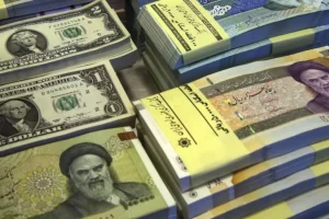 انهيار العملة الإيرانية وتسجل 5 ملايين لكل 100 دولار