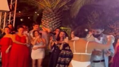 عروس تونسية ترقص "بالبكيني"