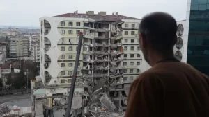 زلزال تركيا صرخات تحت الركام