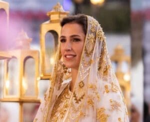حناء رجوة آل سيف خطيبة الأمير حسين الملكة رانيا تكشف عن الصور