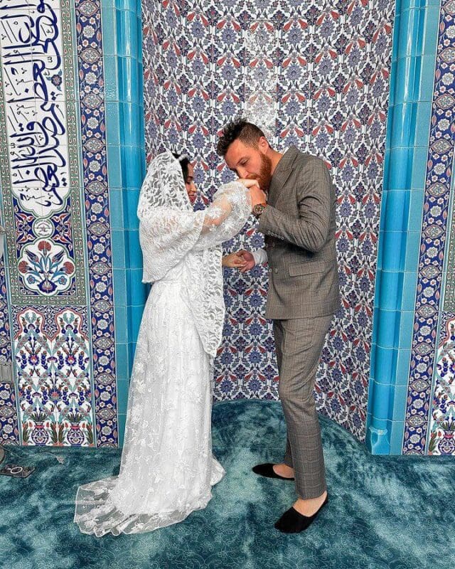 محمود حجازي يتزوج من خارج الوسط الفني