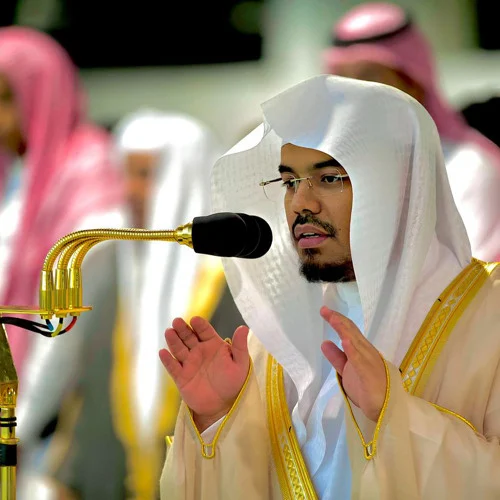 لاصحة لاعفاء الشيخ ياسر الدوسري من إمامة المسجد الحرام