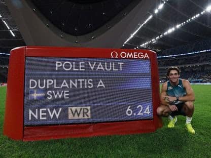 السويدي دوبلانتيس يسجل رقما عالميا في القفز بالزانةقدره 6.24م